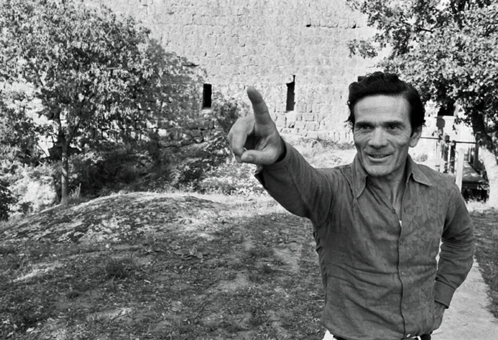 02 pier palo pasolini alla torre di chia 1974 copia