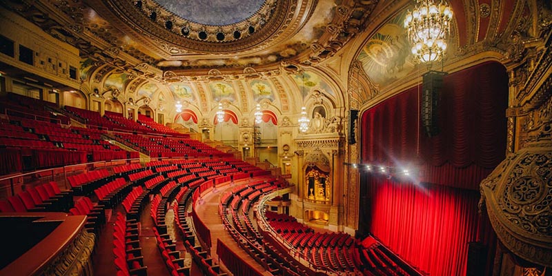 The chicago theatre